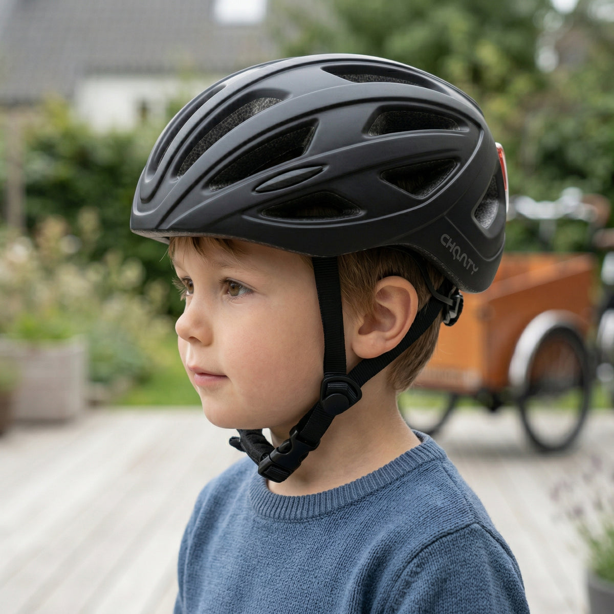 Chanty Hjelm 51-55 cm med lys.