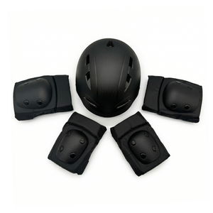 Chanty Børnehjelm + beskyttelsessæt - sort